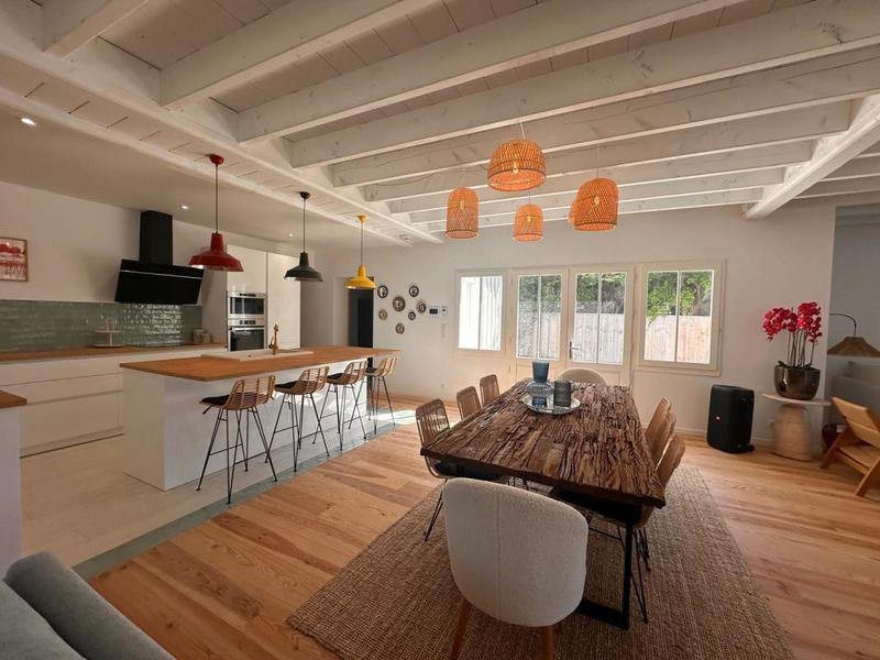 Demeure - 310 m² - 6 pièces