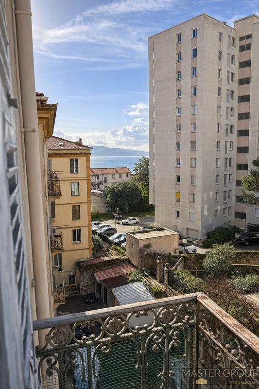 Appartement - 93 m² - 3 pièces