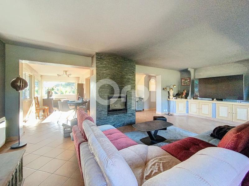 Maison - 265 m² - 8 pièces