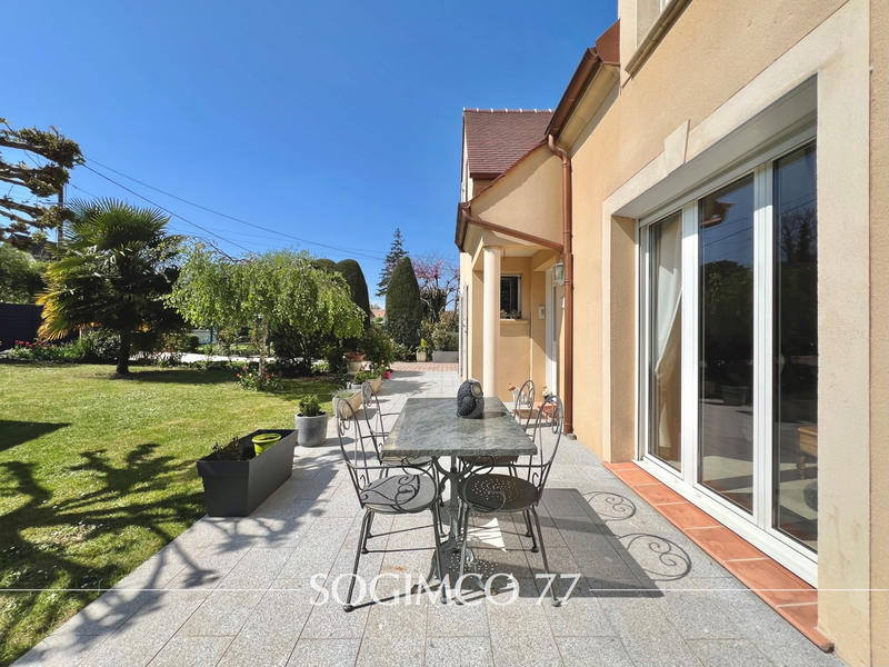 Maison - 179 m² - 7 pièces