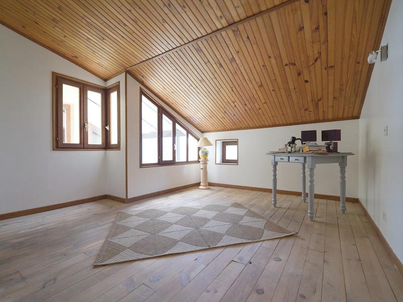 Maison - 250 m² - 8 pièces
