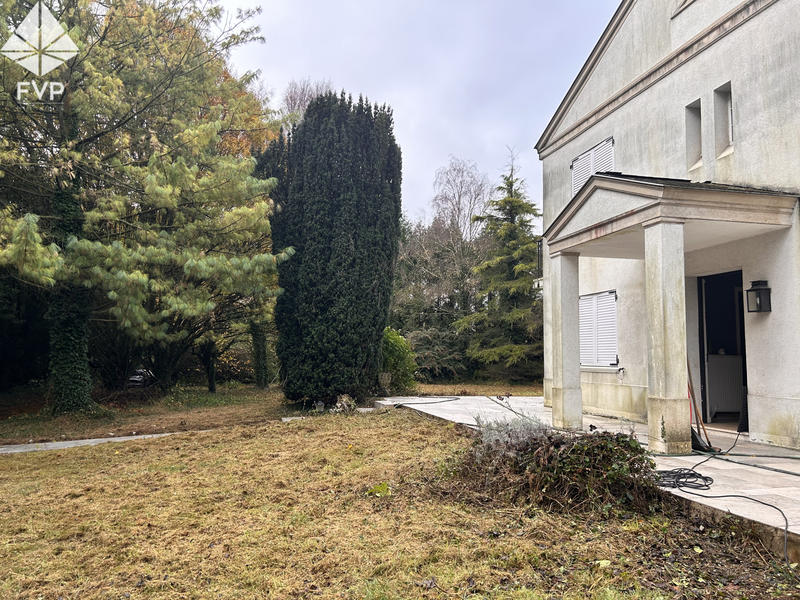 Maison - 246 m² - 7 pièces