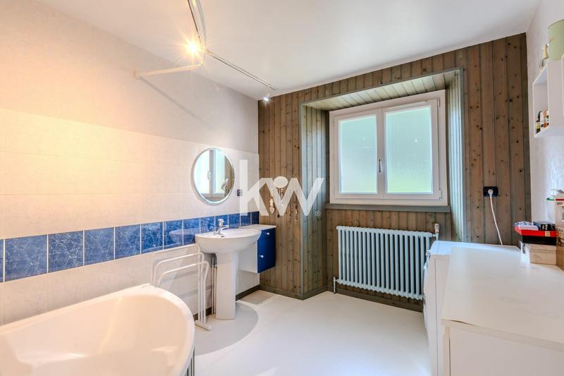 Maison de village - 357 m² - 10 pièces