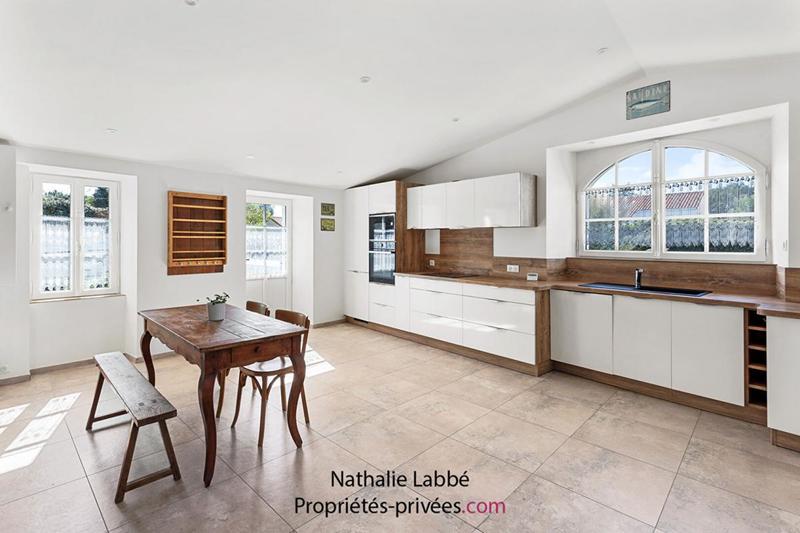 Maison - 210 m² - 9 pièces