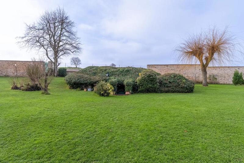 Corps de ferme - 270 m² - 9 pièces