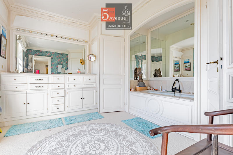 Maison - 430 m² - 11 pièces