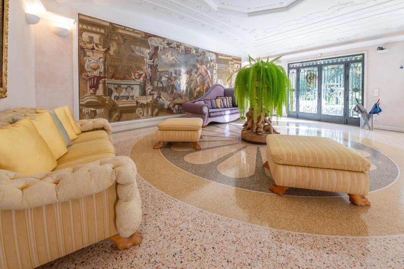 Propriété - 856 m² - 24 pièces