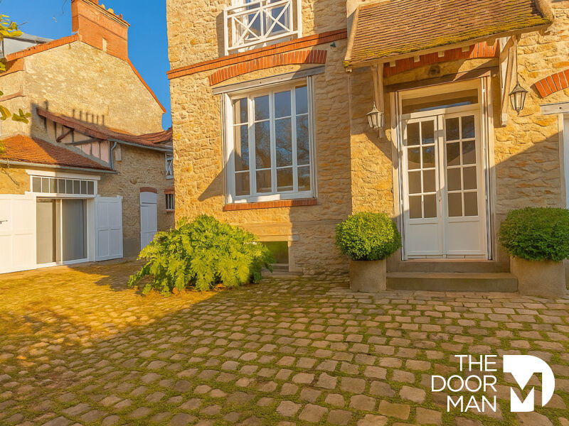 Demeure - 250 m² - 8 pièces