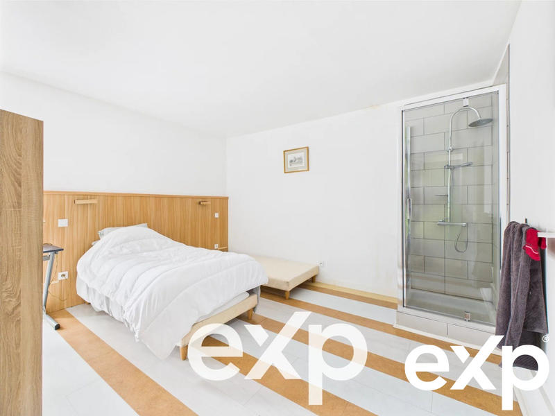 Maison - 275 m² - 10 pièces