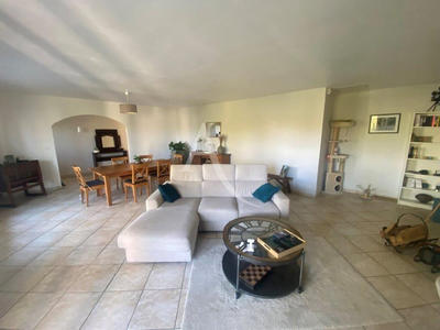 Maison - 223 m² - 8 pièces