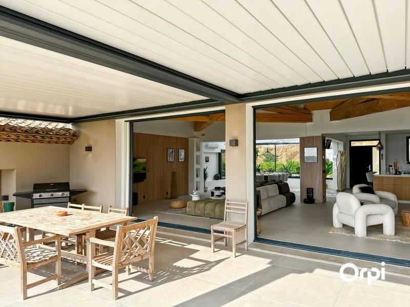 Maison - 373 m² - 6 pièces