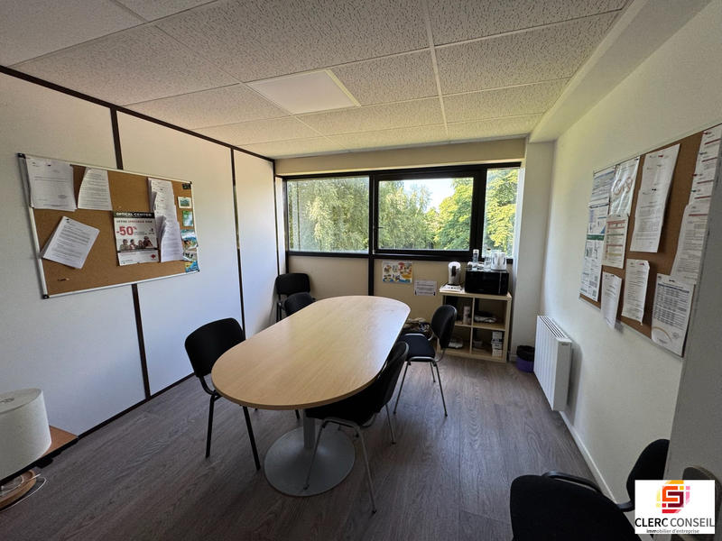 Bureau - 335 m²