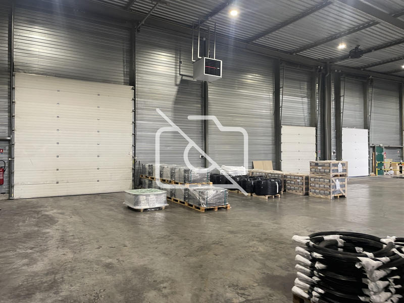 Entrepôt - 3 000 m²