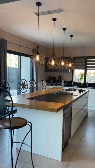 Maison - 257 m² - 9 pièces