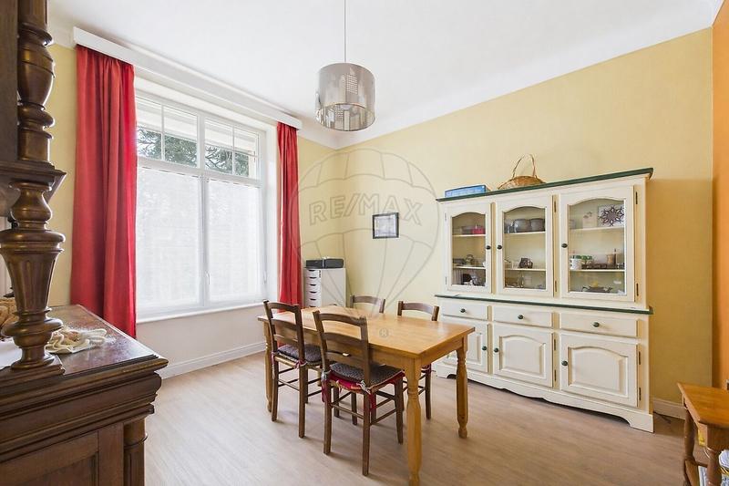 Maison - 210 m² - 10 pièces