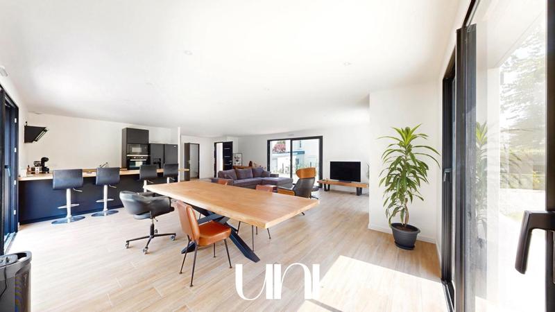 Maison - 147 m² - 6 pièces