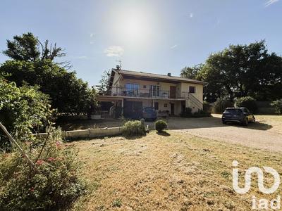 Maison - 220 m² - 5 pièces