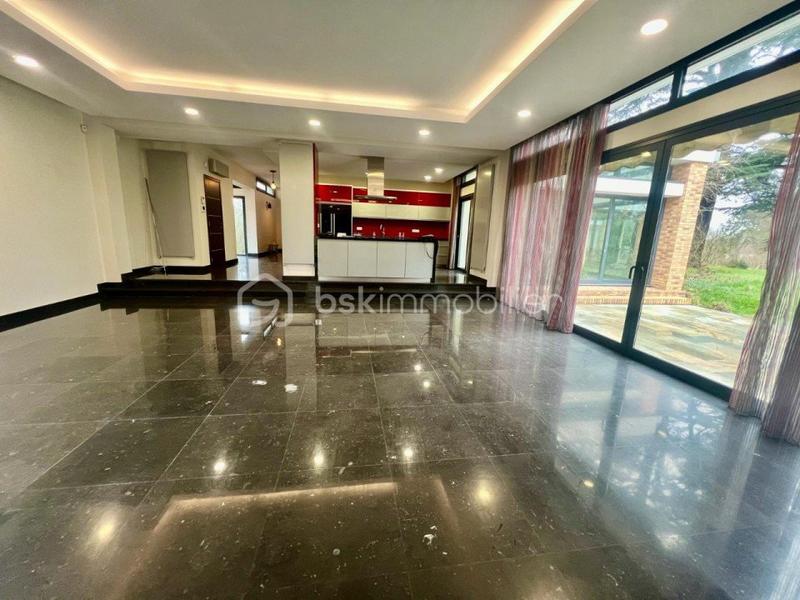 Demeure - 566 m² - 10 pièces