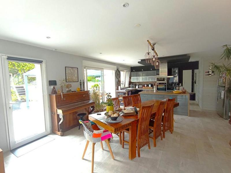 Maison - 177 m² - 6 pièces