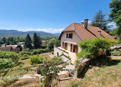Maison - 257 m² - 9 pièces