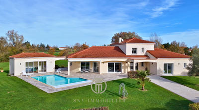 Maison - 276 m² - 9 pièces