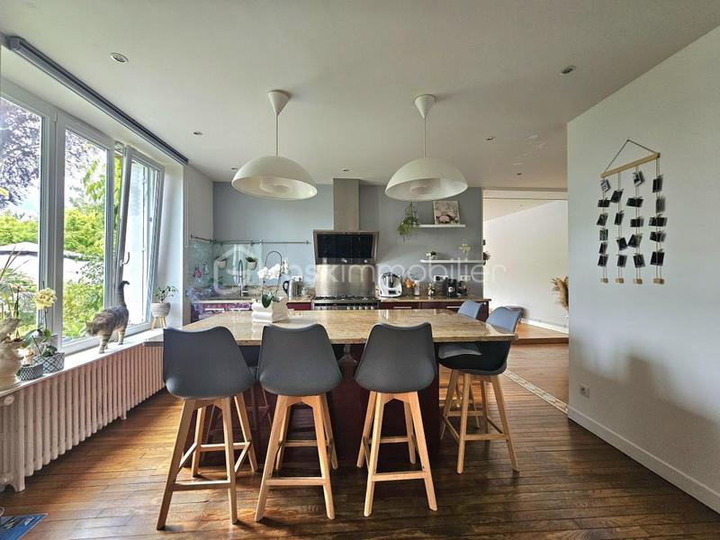 Maison - 208 m² - 8 pièces