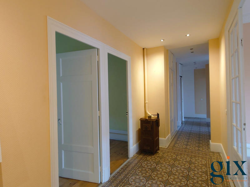 Appartement - 255 m² - 10 pièces