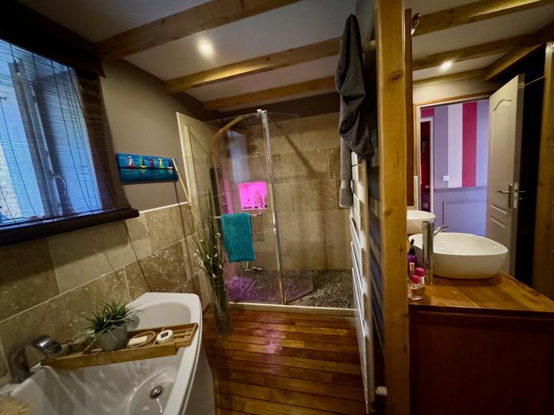 Maison - 245 m² - 8 pièces