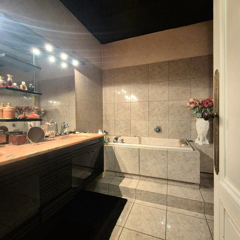 Maison - 203 m² - 8 pièces