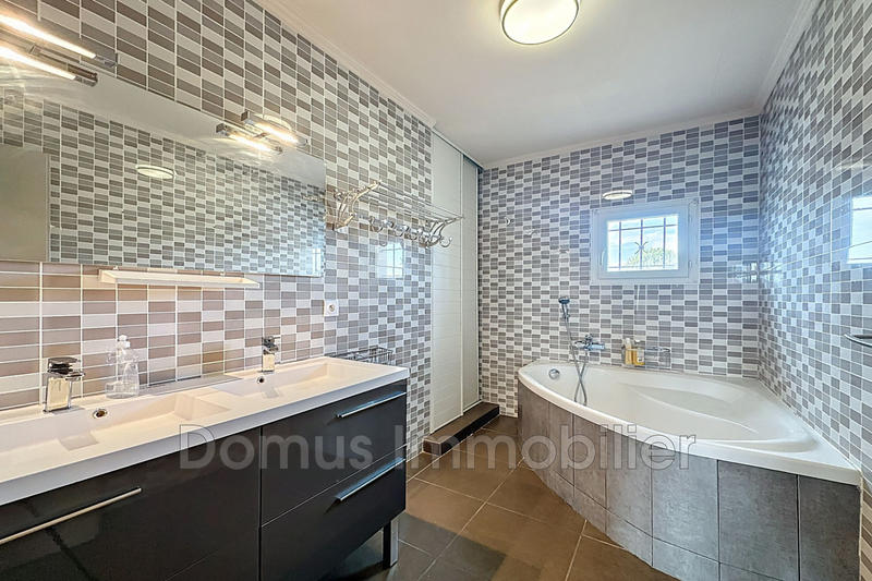 Maison - 200 m² - 7 pièces