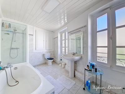 Maison - 200 m² - 10 pièces