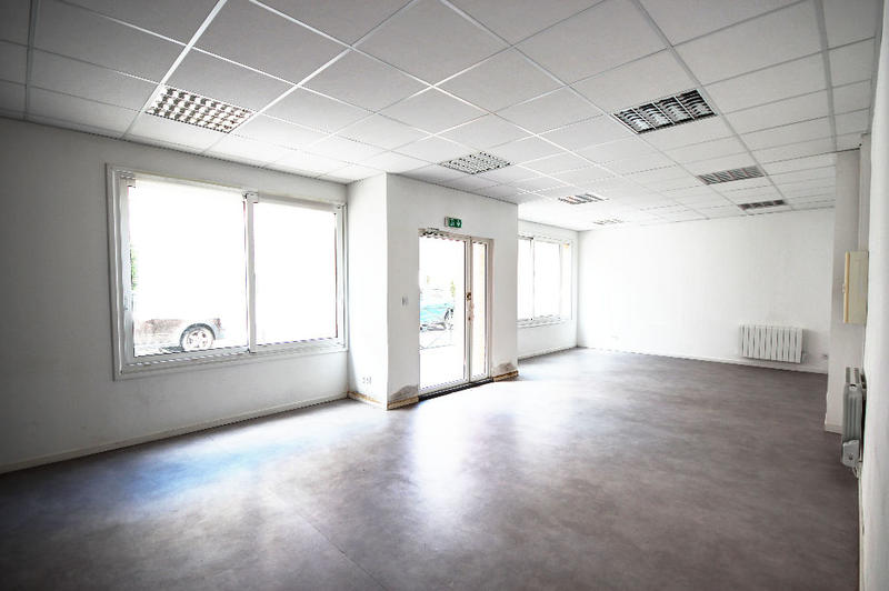 Local commercial - 82 m² - 2 pièces