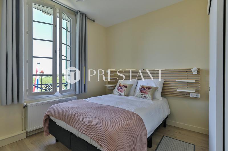 Maison - 240 m² - 9 pièces