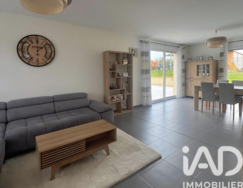 Maison - 200 m² - 9 pièces