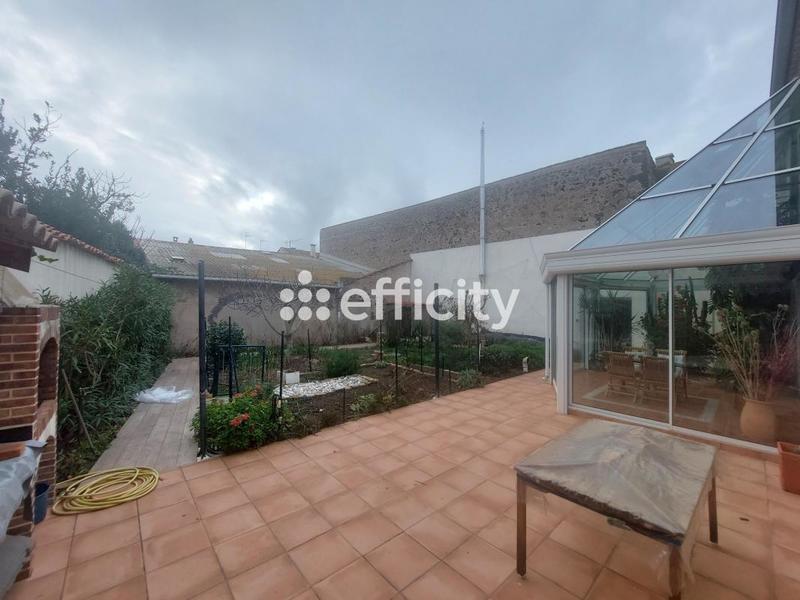 Maison - 244 m² - 7 pièces