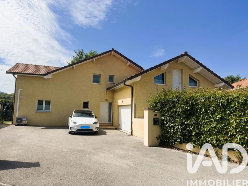 Maison - 215 m² - 6 pièces