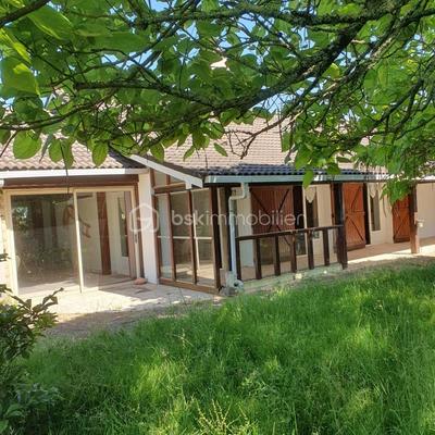 Maison traditionnelle - 167 m² - 4 pièces