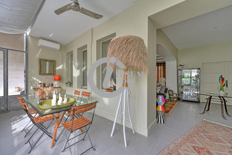 Maison - 303 m² - 6 pièces