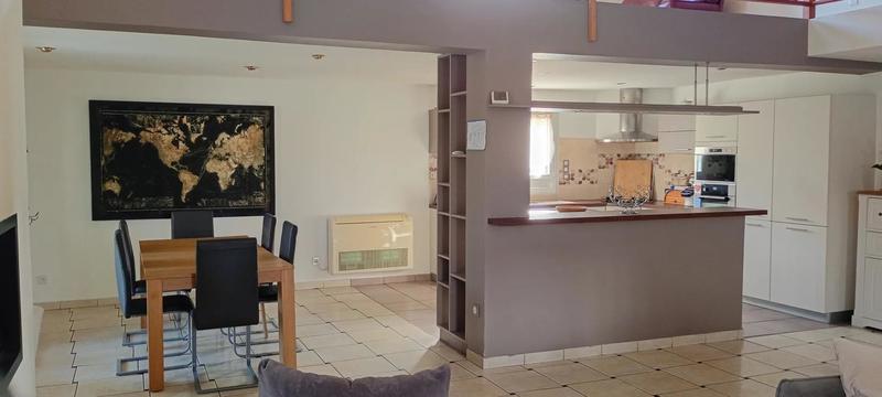 Maison - 202 m² - 6 pièces