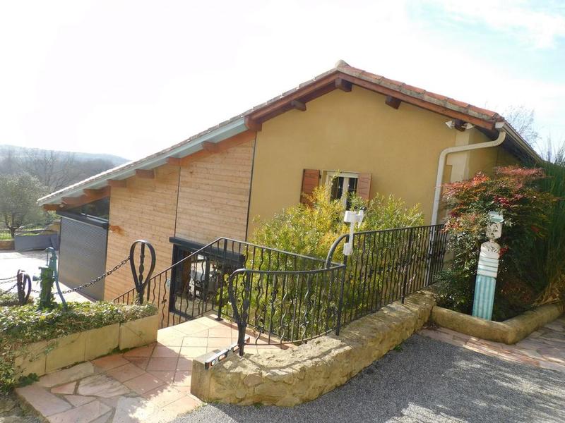 Propriété - 936 m² - 23 pièces