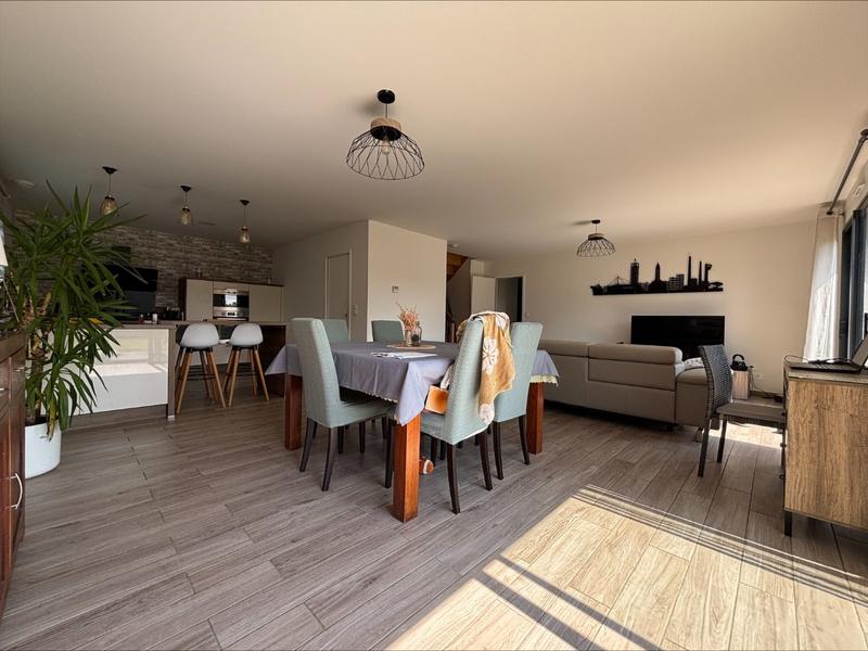 Maison - 140 m² - 5 pièces