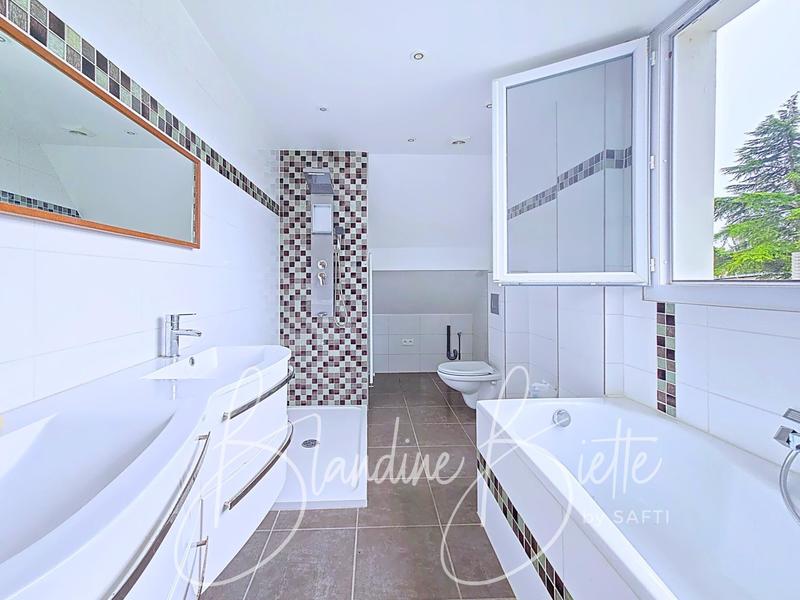 Maison - 156 m² - 7 pièces