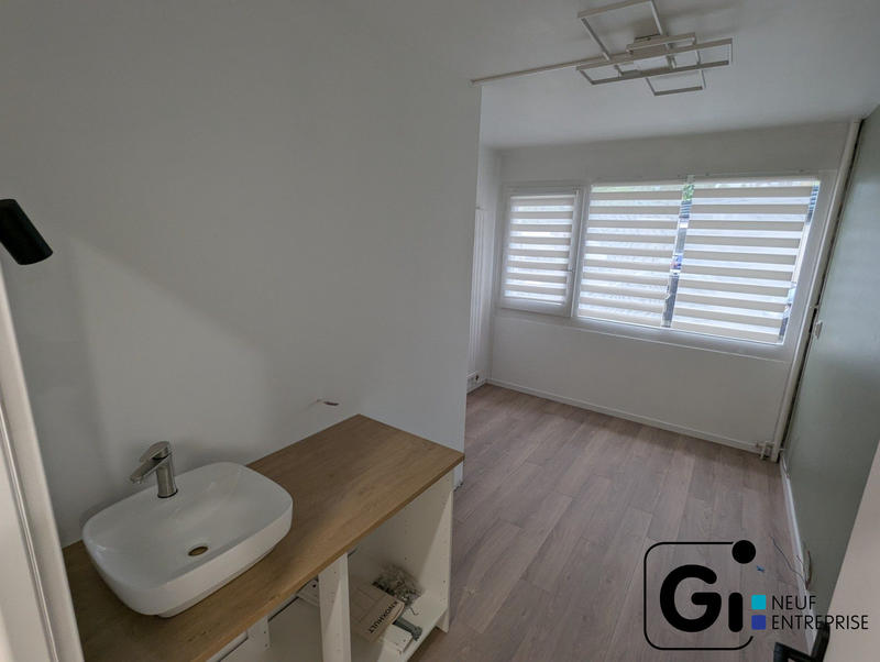 Bureau - 11 m² - 1 pièce