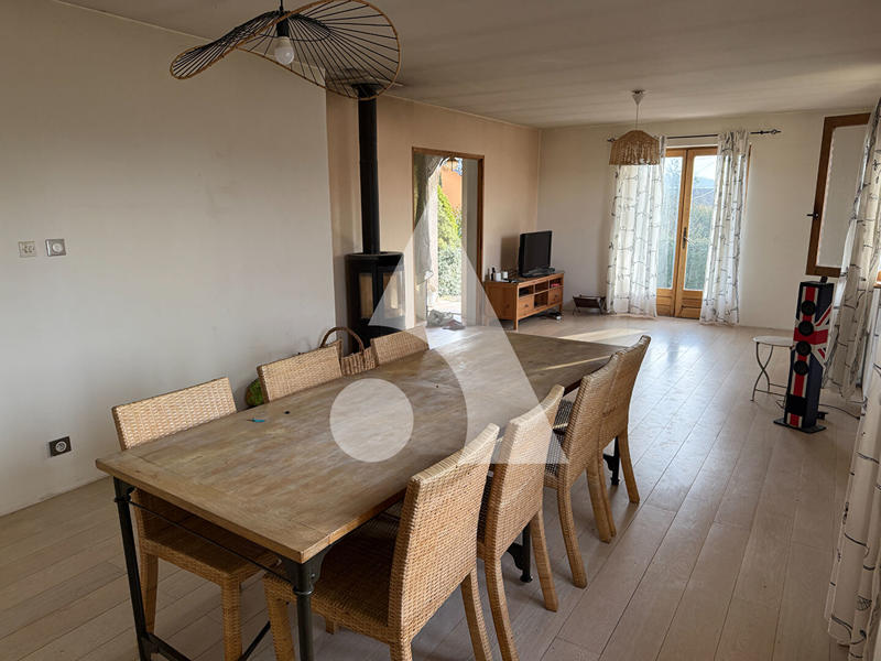 Maison - 121 m² - 8 pièces