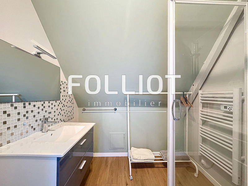 Maison - 240 m² - 10 pièces