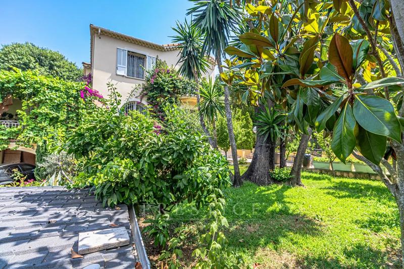 Maison - 246 m² - 6 pièces