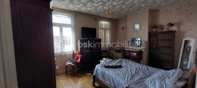 Maison - 1 204 m² - 4 pièces