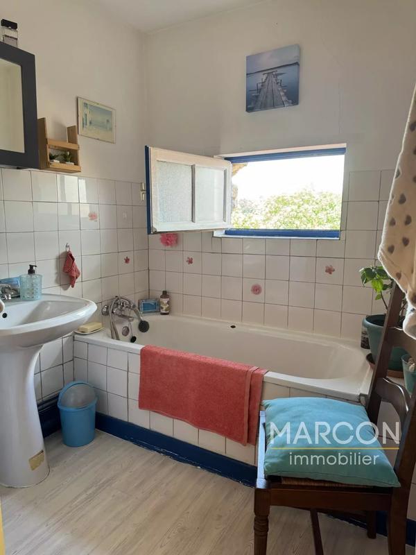 Propriété - 239 m² - 9 pièces