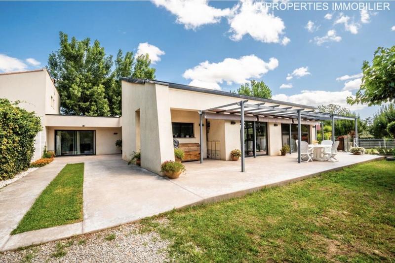 Maison - 210 m² - 6 pièces