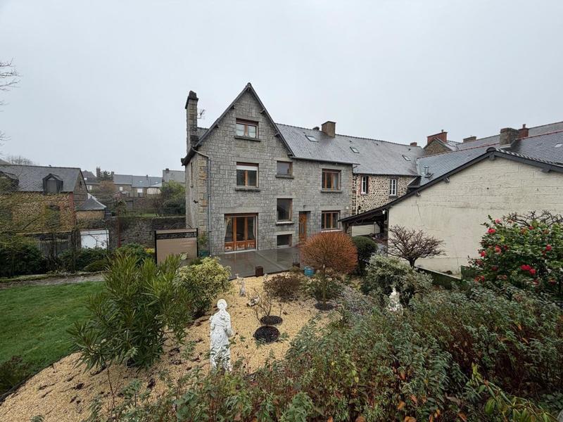 Maison - 195 m² - 9 pièces